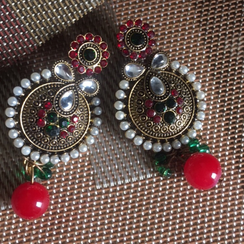 Brand new earrings jewelry without tags